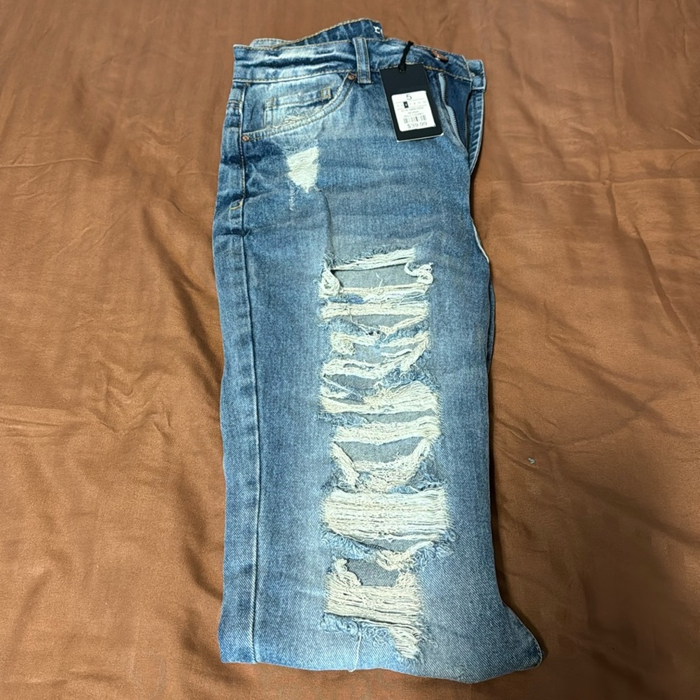 NWT size 5 Refuge Denim ripped jeans